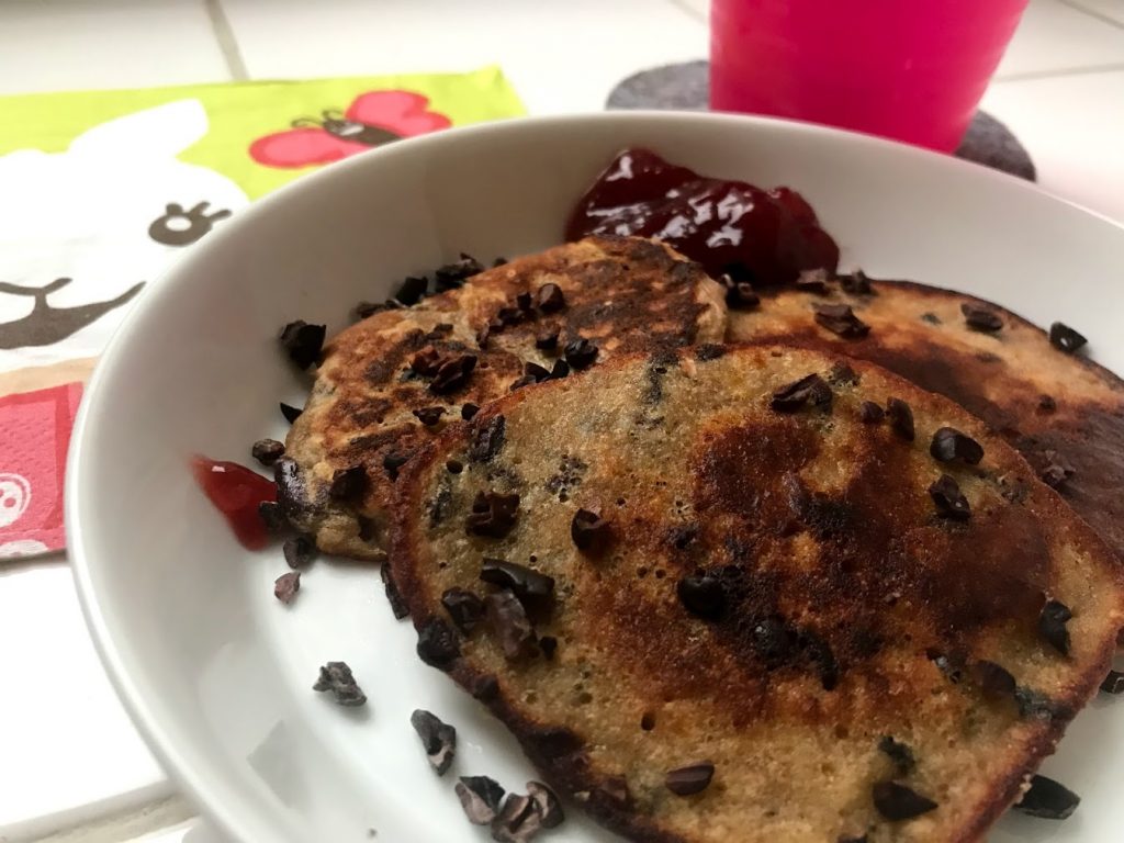 Zuckerfreie Pfannkuchen mit Haferflocken und Bananen - YUMYUMS