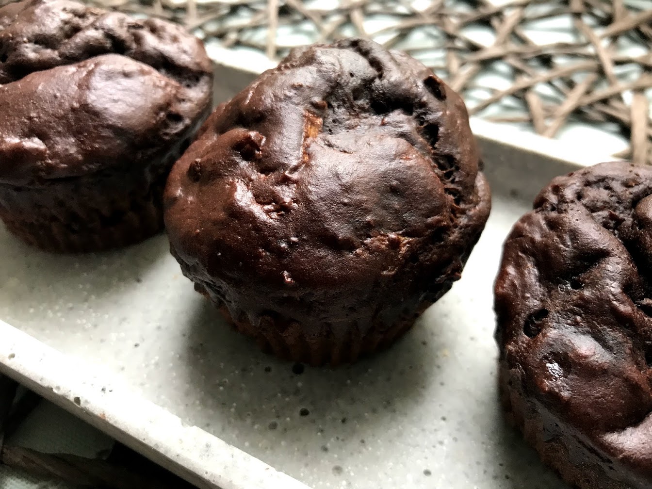 Gesunde Schoko Muffins mit Zucchini - YUMYUMS