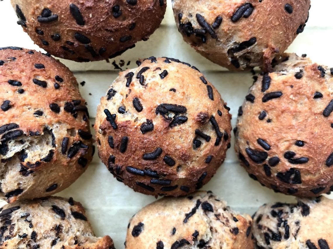 Schnelle gesunde Skyr Schokobrötchen - YUMYUMS