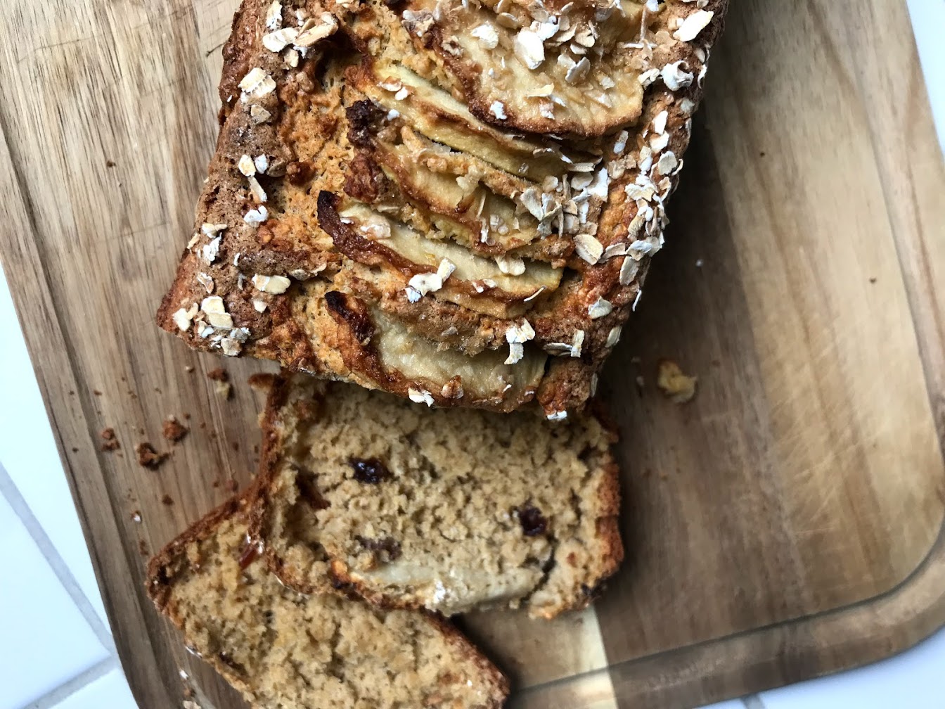 Gesundes Apfel Haferflocken Brot mit Rosinen - YUMYUMS Gesundes Apfel Haferflocken Brot mit Rosinen - YUMYUMS